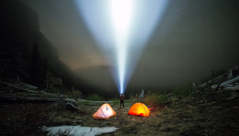 How to choose best flashlight for travel