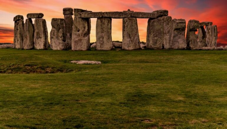 How Close Can You Get To The Stonehenge Monument?